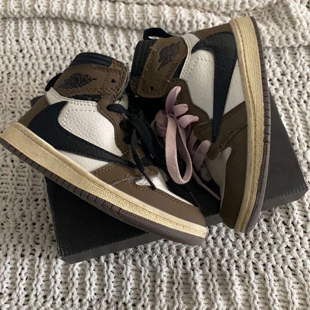 Travis Scott 1s